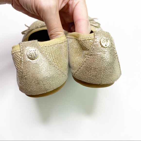 Stuart Weitzman Fannie Gold Bow Ballerina Flats - Picture 4 of 9